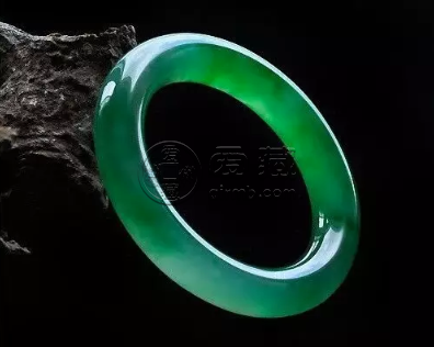 一塊翡翠多少錢 翡翠價(jià)格報(bào)價(jià)