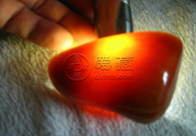红色翡翠原石价格 红色翡翠原石一般多少钱