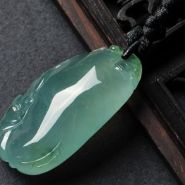 晴底翡翠图片 晴底翡翠价格以及图片