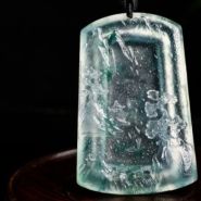 山水翡翠适合什么人戴 女性可以戴吗