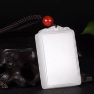 男人戴翡翠好还是玉好 男人戴什么玉最好