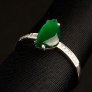 女士翡翠戒指价格 女士翡翠戒指价格及款式挑选