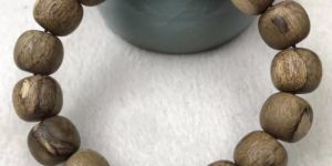 沉香手串怎么盤玩  沉香手串盤玩方法
