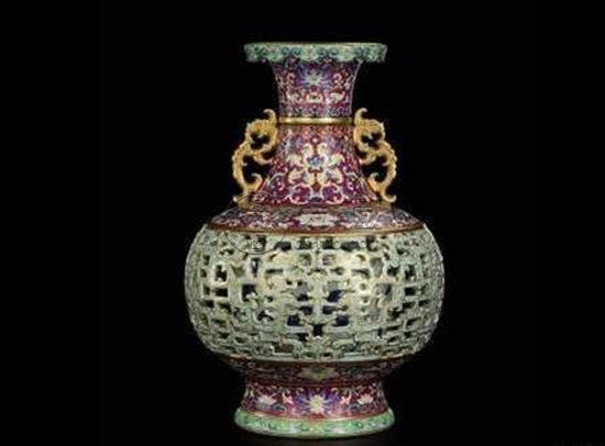 欧洲老妇闲置中国花瓶拍得6300万 收藏价值分析