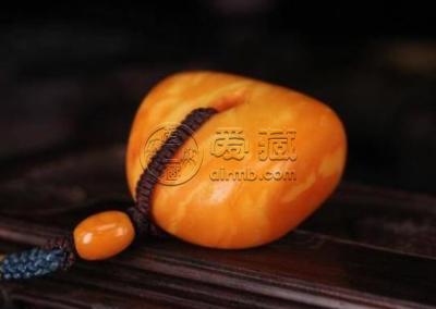为什么晚上不能戴蜜蜡 戴蜜蜡的注意要点