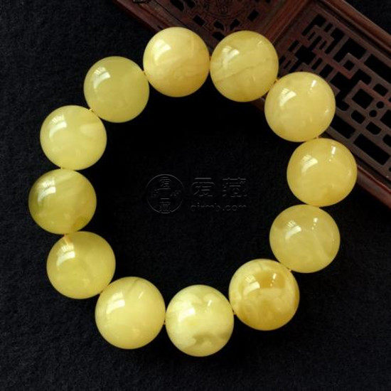 鑒定蜜蠟最好方法 蜜蠟真?zhèn)巫R(shí)別技巧