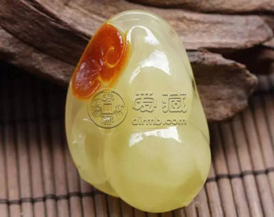 俄料和乌料蜜蜡哪个好 俄料和乌料蜜蜡区别