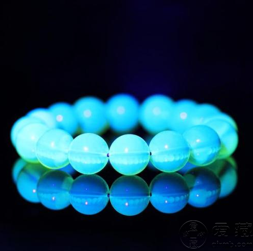 假蜜蜡在紫光灯下图片真假蜜蜡区别