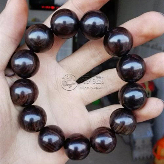 小葉紫檀最后都會(huì)變黑嗎 小葉紫檀變?yōu)醯脑? alt=