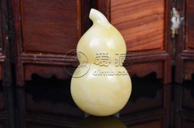 俄料乌料蜜蜡对比 俄料乌料蜜蜡差异