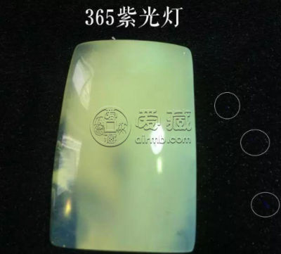 蜜蜡紫光灯下鉴定方法 紫光灯鉴定蜜蜡是什么颜色