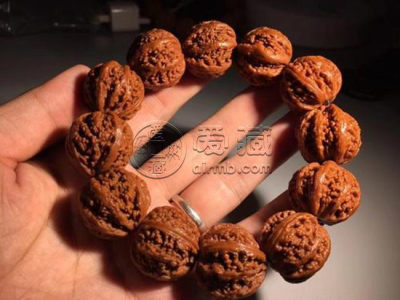 核桃手串前期怎样打底 核桃手串如何预防开裂