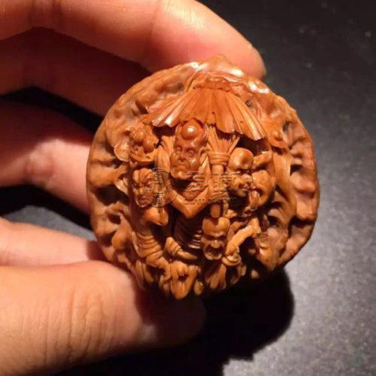女人手盘核桃对身体的好处 核桃的作用