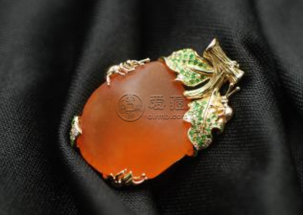 蜜蜡是不是很轻像塑料一样 轻的蜜蜡是不是真的