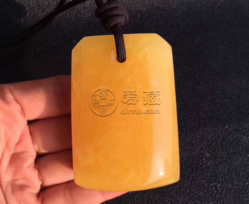 满蜜鸡油黄蜜蜡多少钱一克 满蜜鸡油黄蜜蜡价格