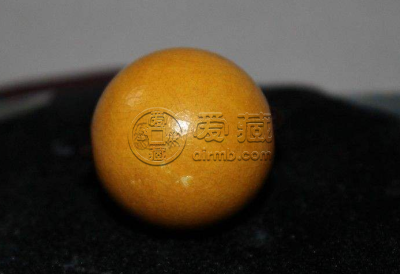 蜜蜡内裂和外裂的区别  裂纹是怎么来的