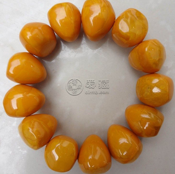 烤色蜜蠟對(duì)身體有害嗎   如何鑒別烤色蜜蠟