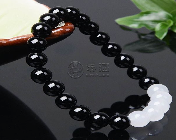 黑瑪瑙怎么辨別真假 常見的造假黑瑪瑙有哪些