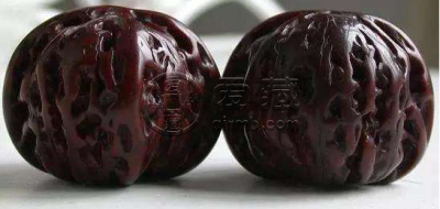 核桃一个颜色深一个浅  核桃怎么盘玩步骤过程
