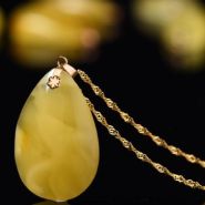 长期佩戴琥珀有啥好处 琥珀的功效