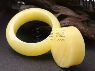 蜜蜡在盐水里浮起来是真的吗   真蜜蜡在水里能浮起来吗