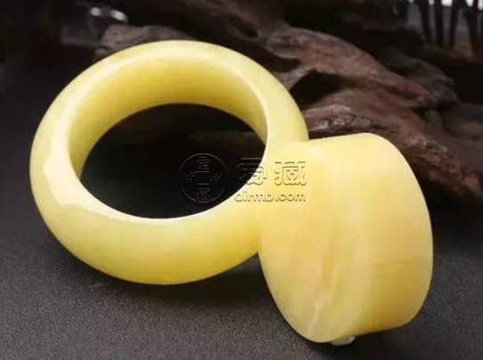 蜜蜡在盐水里浮起来是真的吗   真蜜蜡在水里能浮起来吗