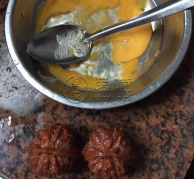 鸡蛋加酱油泡核桃上色 这个方法是正确的吗