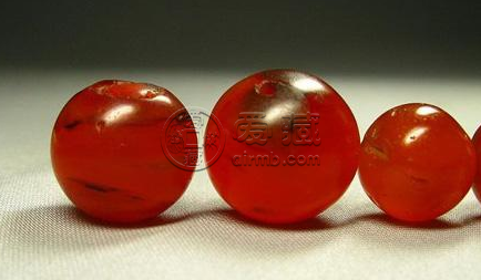 蜜蠟和南紅哪個(gè)對(duì)身體好  兩者的功效