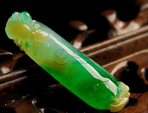 蜜蠟是玉石的一種嗎   蜜蠟和玉的區(qū)別