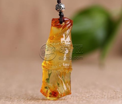 蜜蜡的寓意及功效 蜜蜡寓意详解