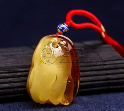 蜜蜡吊坠穿绳方法 蜜蜡吊坠绳子搭配款式