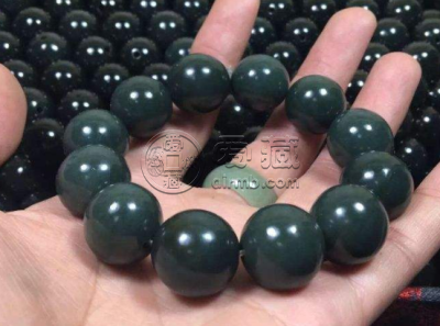 男士玉手串一般多少颗 玉手串颗数的寓意