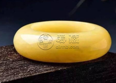 蜜蜡很轻是真的吗 蜜蜡戴久后会变差吗