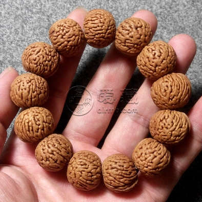 桃核手串14颗有忌讳吗   桃核手串14颗的寓意是什么