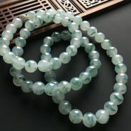 女人戴翡翠手串寓意 女人戴翡翠手串寓意是什么