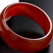 红色玛瑙手镯怎么鉴别真假   怎么看红色玛瑙的真假