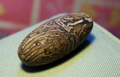 千眼菩提什么颜色最好   怎么挑选千眼菩提