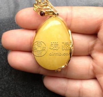 天然蜜蠟的特點(diǎn)是什么   蜜蠟的特性