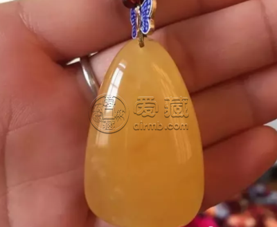 女人戴蜜蜡有什么说法 女人戴蜜蜡讲究