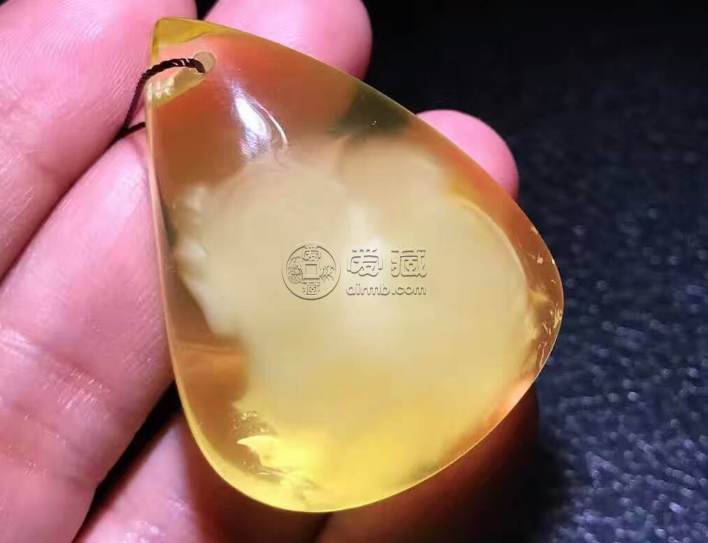 蜜蜡内部出现白色云雾好不好呢