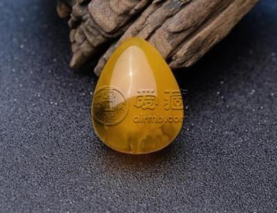 蜜蜡与琥珀哪个贵 蜜蜡与琥珀价格