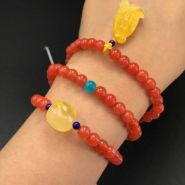 女人佩戴南红好还是石榴石好 不妨先看看