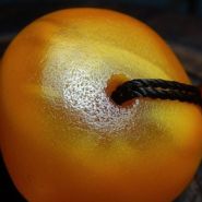 蜜蜡二代合成是什么意思 怎么鉴别蜜蜡二代