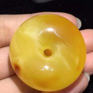 蜜蜡买回来要拿清水泡吗 可以用清水洗吗