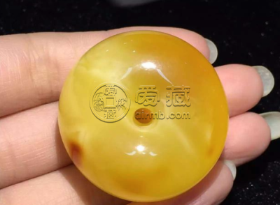 蜜蜡买回来要拿清水泡吗 可以用清水洗吗