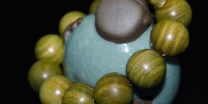 金丝楠木阴沉木手串图片及真假鉴别