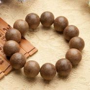 佩戴沉香手串的好处    沉香有什么功效和作用