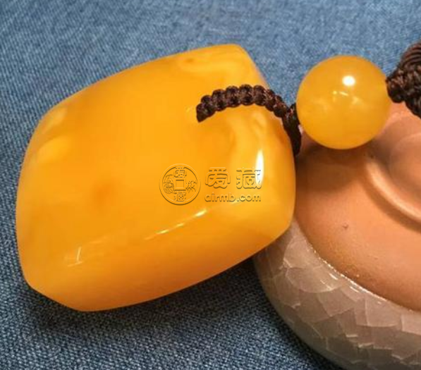 蜜蠟怎么分辨俄料和烏料  俄料和烏料有什么區(qū)別