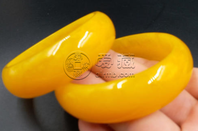 蜜蜡怎么分别真假图片  蜜蜡怎么鉴定真假用灯光