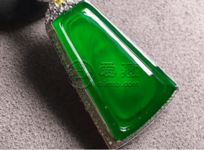 蜜蜡无事牌吊坠的寓意 蜜蜡无事牌吊坠的佩戴讲究